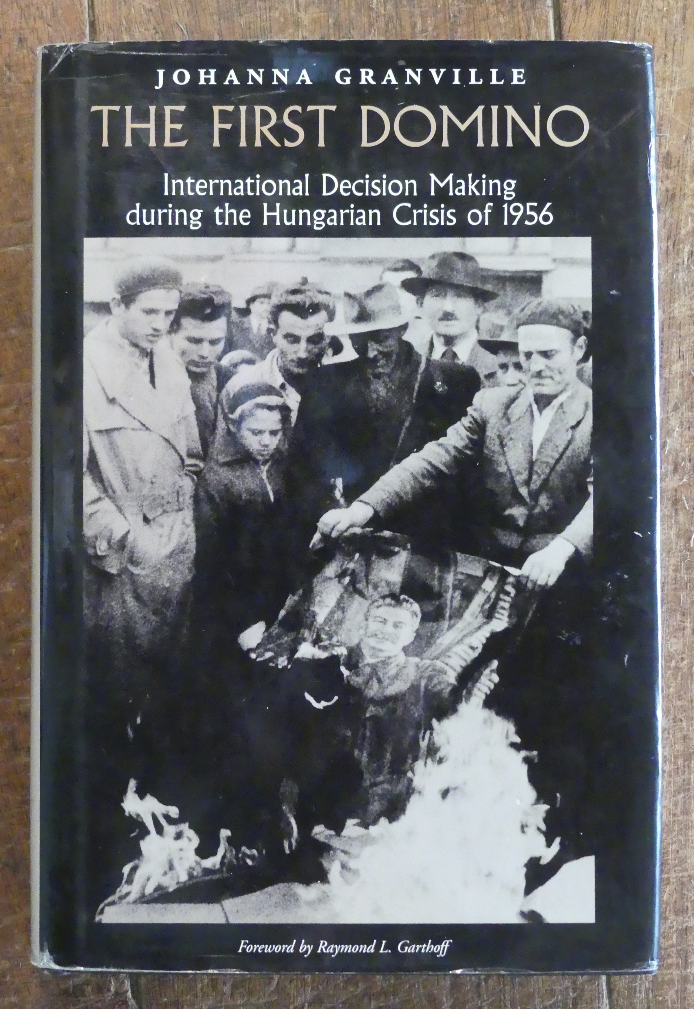 The First Domino. International Decision Making During the Hungarian Crisis of 1956