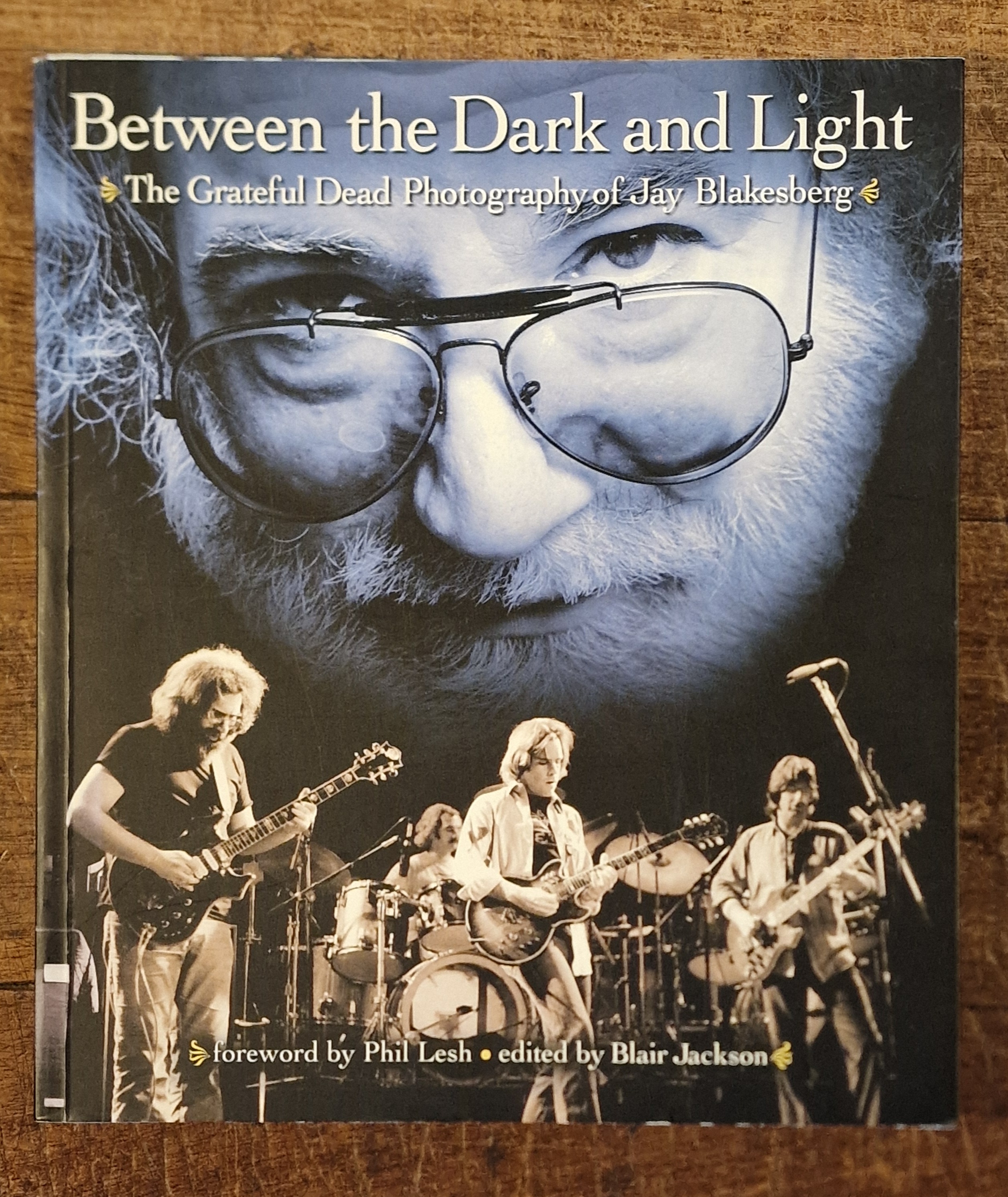 Between the Dark and Light. The Grateful Dead Photography of Jay Blakesberg