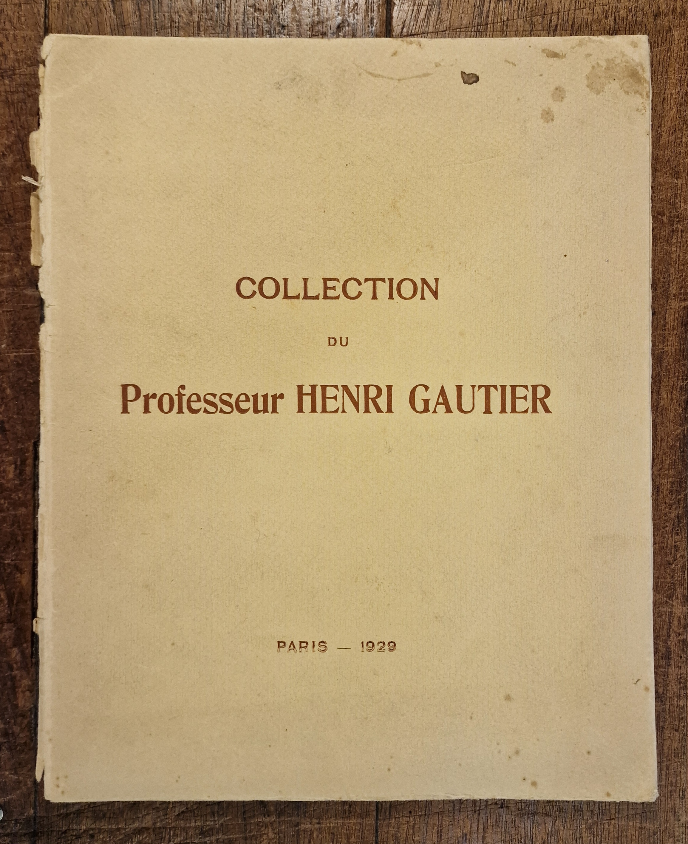 Collection Du Professeur Henri Gautier Faiences Anciennes Porcelaines Anciennes Vitrines